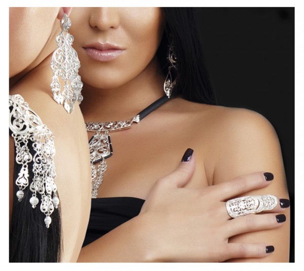 образ с серебристым металлом